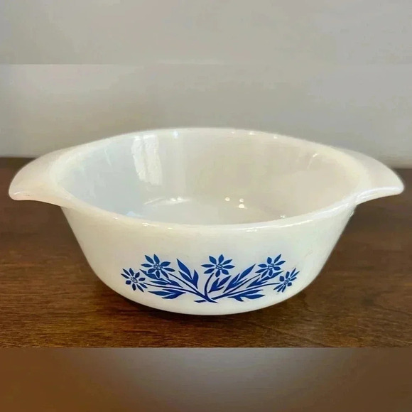 Anchor Hocking Fire King Blue Corn
Flower 12oz Casserole Dish #472 Pristine Cond - Picture 1 of 9